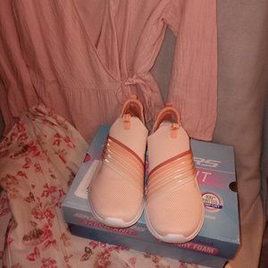 SKECHERS~Skech-Knit~ Air-Cooled/Memory Foam*8.5*